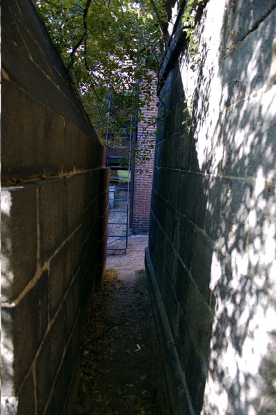 path between two tombs